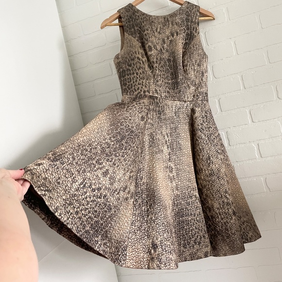 Monique Lhuillier Mini Dress Leopard print Iridescent Jacquard Mobwife Sz 8 - Picture 7 of 16